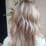 mèches blond très clair